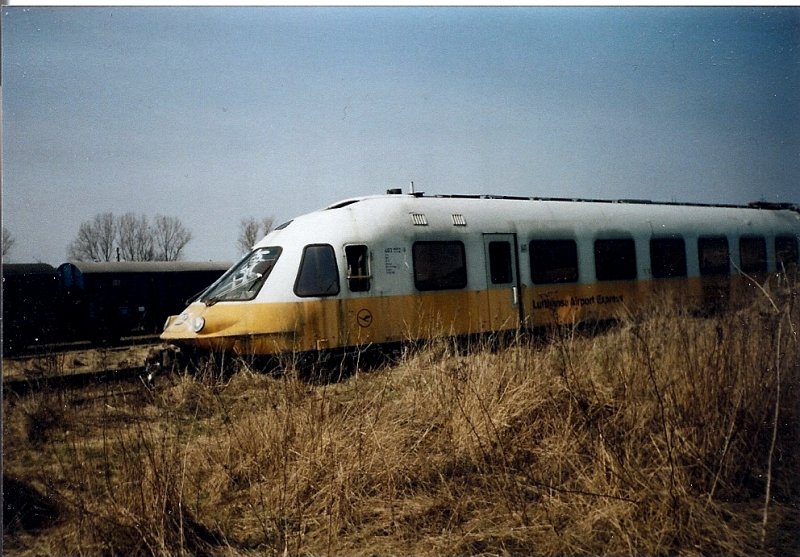 Einst erwarb die PEG alle 403-Triebwagen um Diese wieder einzusetzen leider ist bis Heute keine Triebwageneinheit wieder im Einsatz.Im Mai 2003 stande der Triebwagen 403 001/002 im Heimatbw der PEG in Putlitz.