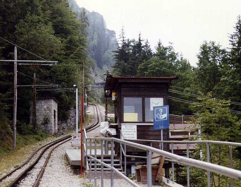 Einzige Zwischenhaltestelle Mitteralm 1210 m, Kilometer 5,2 im August 1997