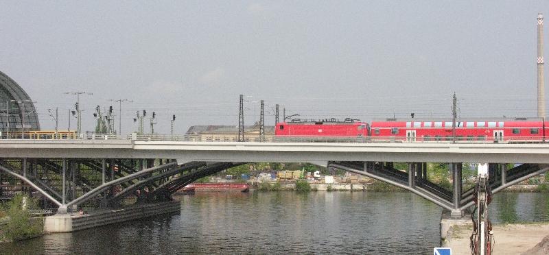 Eisenbahnbrcke ber den Humboldthafen am neuen Lehrter Bahnhof