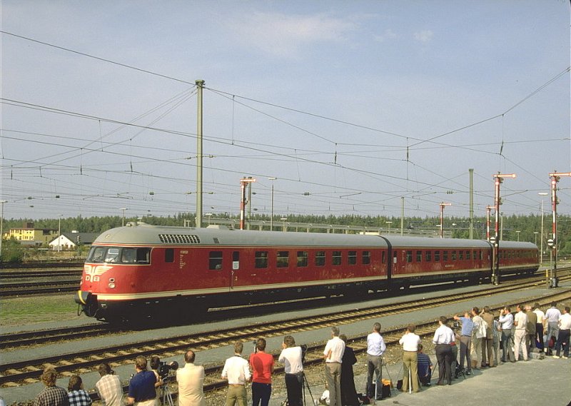 Eisenbahnjublilum Sept.1985 in Nrnberg-Langwasser.An der Parade
auch ein Dieseltriebzug VT 08.5 (Archiv P.Walter)