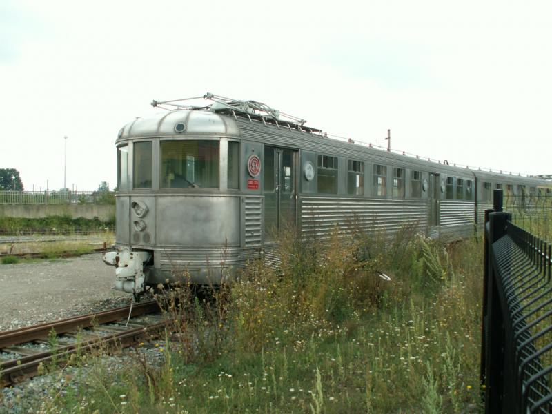 Eisenbahnmuseum Mulhouse/F. 2 teil.Triebzug Z 3714 der SNCF auf dem z.Zt.nicht zugnglichen Aussengelnde.Mulhouse,16.08.05