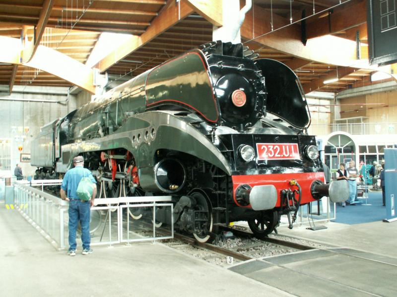Eisenbahnmuseum Mulhouse/F Eine 232.U.1 (1949)auf einem Rollstand
in der alten Halle.Mulhouse 16.08.05