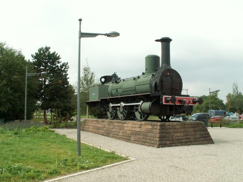 Eisenbahnmuseum Mulhouse/F.Diese P.L.M.Dampflok erwartet die Besucher vor dem Eingang des Franzsischen Eisenbahnmuseums in Mulhouse.16.08.05