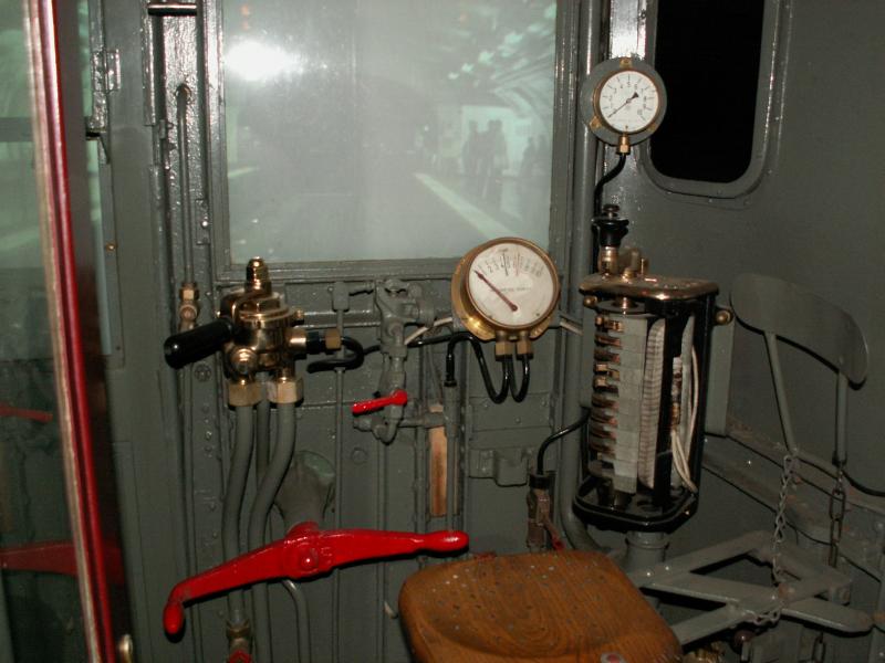 Eisenbahnmuseum Mulhouse/F.Fhrerstand eines Pariser U-Bahnwagens aus dem Jahr 1900.Mulhouse,16.08.05