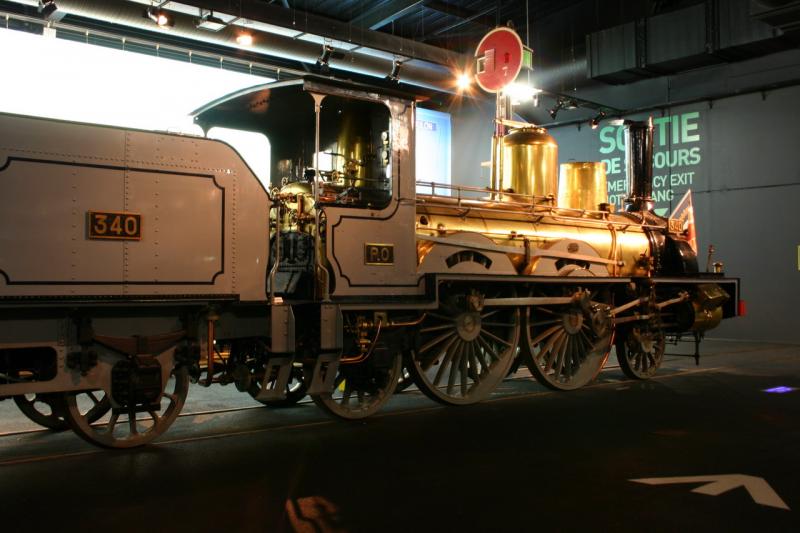Eisenbahnmuseum Mulhouse/France. Die  goldene  Forquet von 1880, ein Schmuckst�ck der Ausstellung. Ein Tip f�r Fotografen: Ein Stativ ist sehr hilfreich, da die Halle ziemlich dunkel ist.25.8.2005