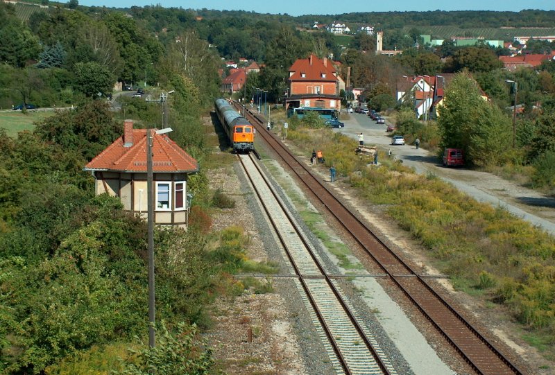 EKO Trans 232 850-8 wartet mit ihrem Leerzug im Bf Freyburg (Unstrut) auf die Ausfahrtfreigabe nach Naumburg (Saale) Hbf. Sie brachte Touristen aus Cottbus zum grten Weinfest in Mitteldeutschland; 13.09.2008
