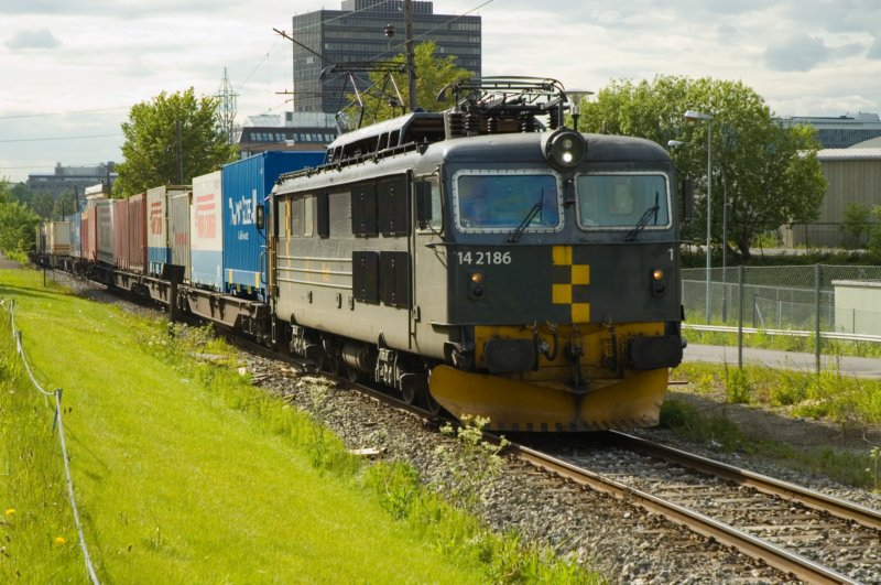 EL 14 2186 on the Alna-line in Oslo