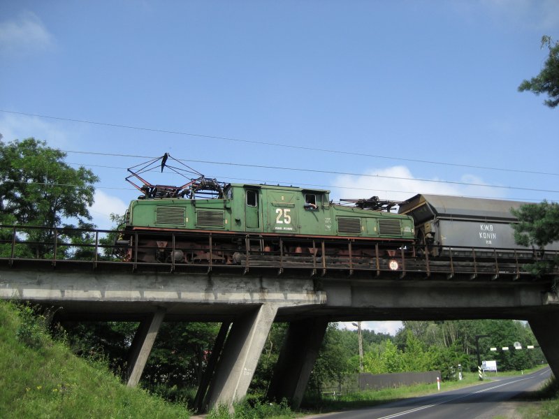 EL2-25 schiebt leeren Wagen am 03.07.2009.