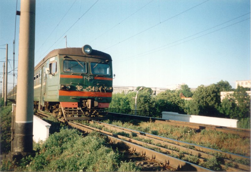 Elektritschka ER9m-548 (ЭР9м-548) kur vor Einfahrt in den Bahnhof Winnyzja (Вінниця) am 21.07.1995. Foto und scan: W. Kastschenko
