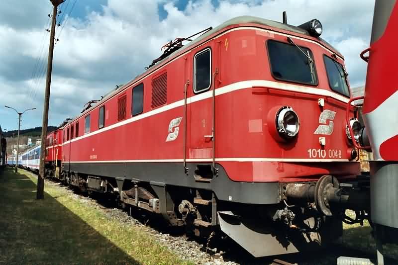Elektrolokomotive 1010.004 am Gelnde der GEG in Ampflwang am 12.4.2004