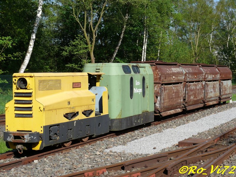 Elisabeth mit Anhang, sonnt sich im Muttenthal ;-).Witten. 04.05.2008.