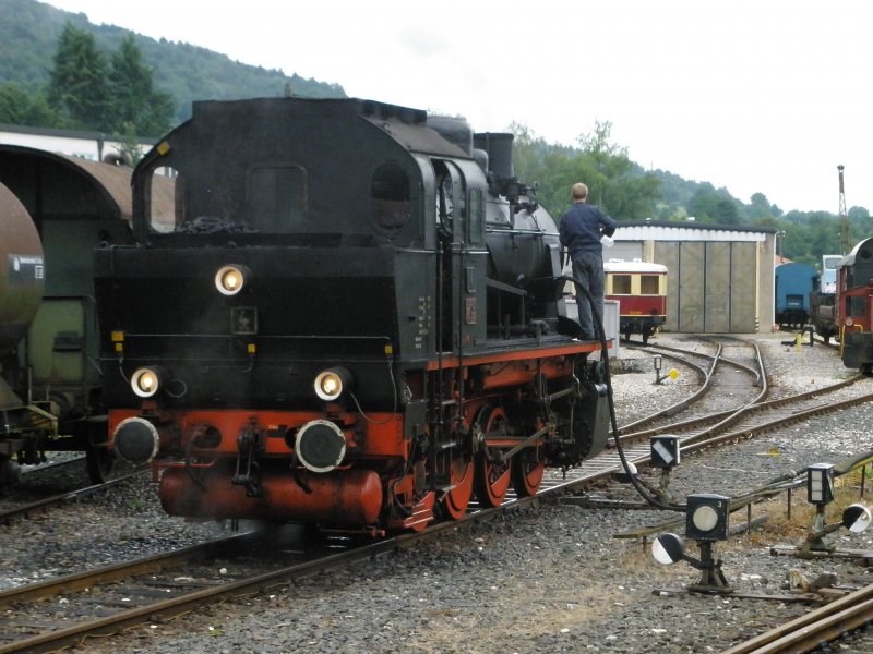 Elna 6 der DFS beim Wasserfassen bevor sie den Kleinkunstzug mit Oliver Tissot am 18.6 zieht 