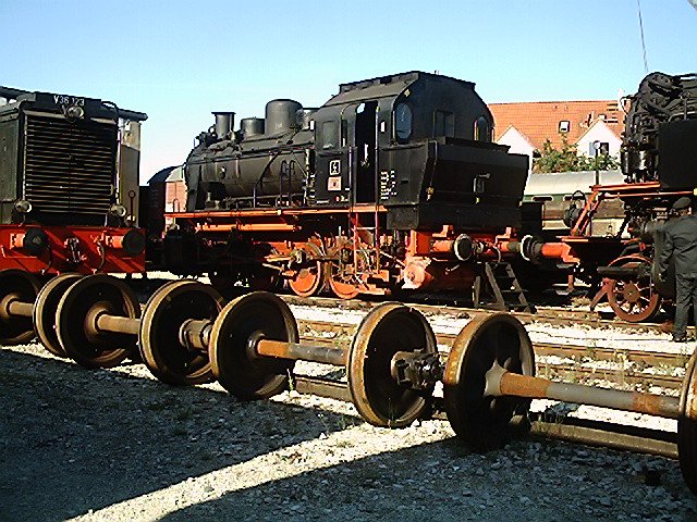 Elna 6 und V36 235 der DFS am morgen des 8.7.07 vor dem Lockschuppen 