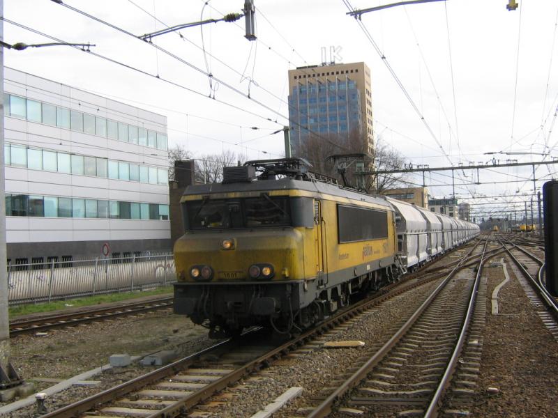 Eloc 1601 met kalktrein 47750 te Utrecht Centraal, 8 april 2006