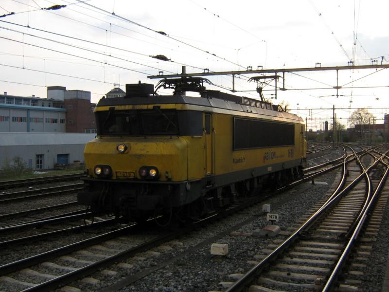 Eloc 1619 als losse lok naar Bad Bentheim te Hengelo, 30 april 2006