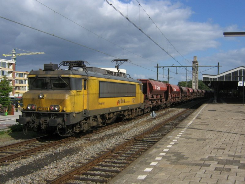 Eloc 1621 met trein 47732 naar Amsterdam Westhaven te Hengelo - 8 september 2006
