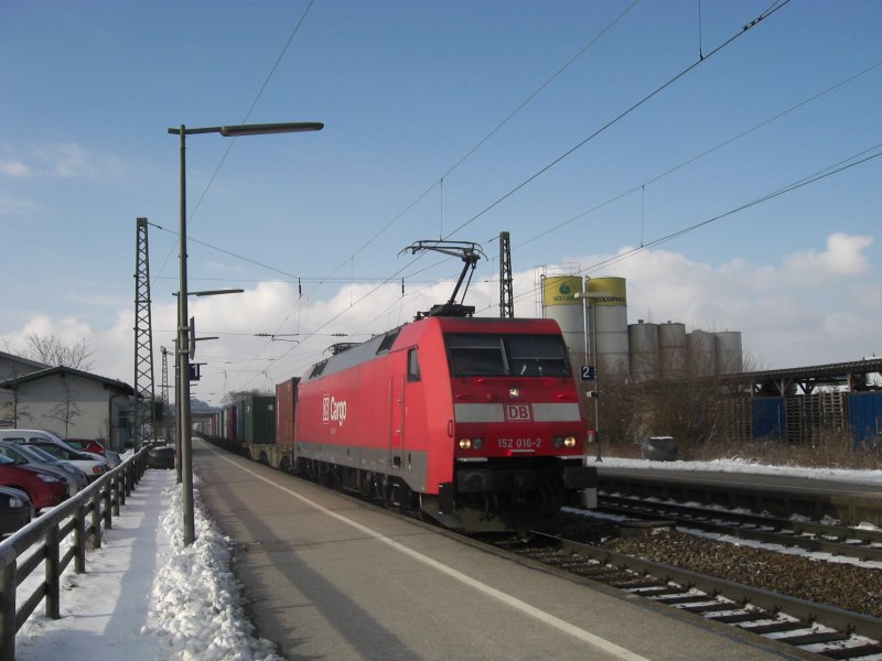 Elok 152 016-2 mit Gterzug in Fahrtrichtung Salzburg bei der
Durchfahrt des Bahnhofes Bernau am 31. Januar 2009.