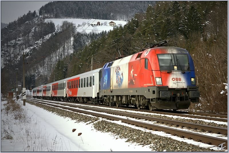 EM-Lok 1116 003 Frankreich fhrt mit R 4027 (S5) von Bruck an der Mur nach Graz.
Pernegg 31.01.2009