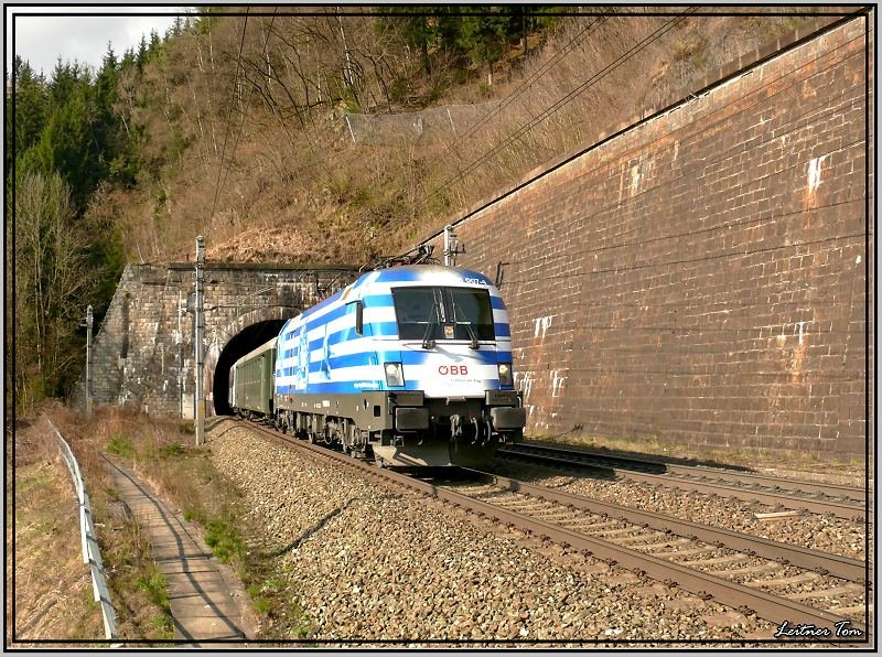 EM-Lok 1116 007 Griechenland fhrt mit einem Sonderzug von Villach nach Wien Sd.
Annabergtunnel St.Michael 5.4.2008