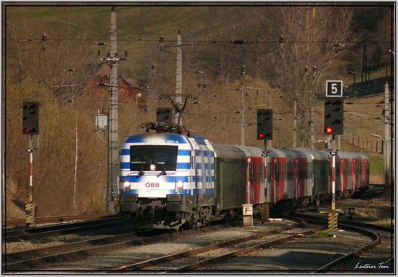 EM-Lok 1116 007 Griechenland fhrt mit einem Sonderzug von Villach nach Wien Sd.
Thalheim-Pls 5.4.2008