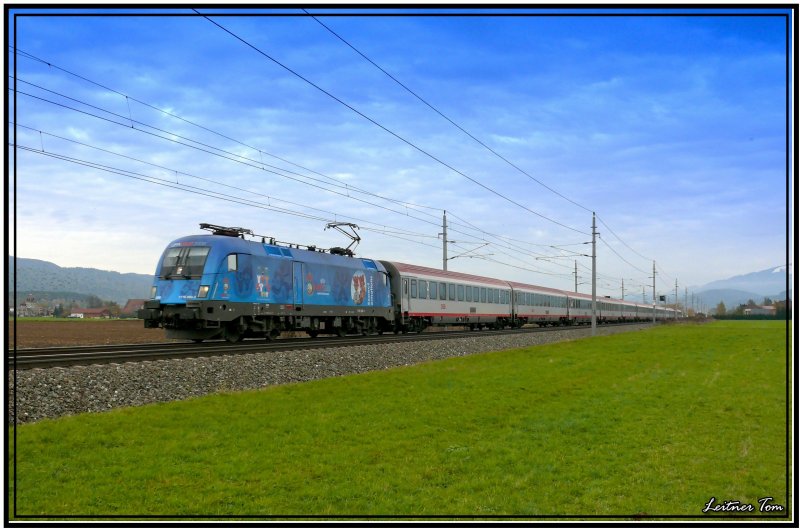 EM-Lok 1116 080 UEFA fhrt mit EC 33 Allegro Stradivari von Wien nach Villach.
Fotografiert in Lind bei Zeltweg 27.10.2007