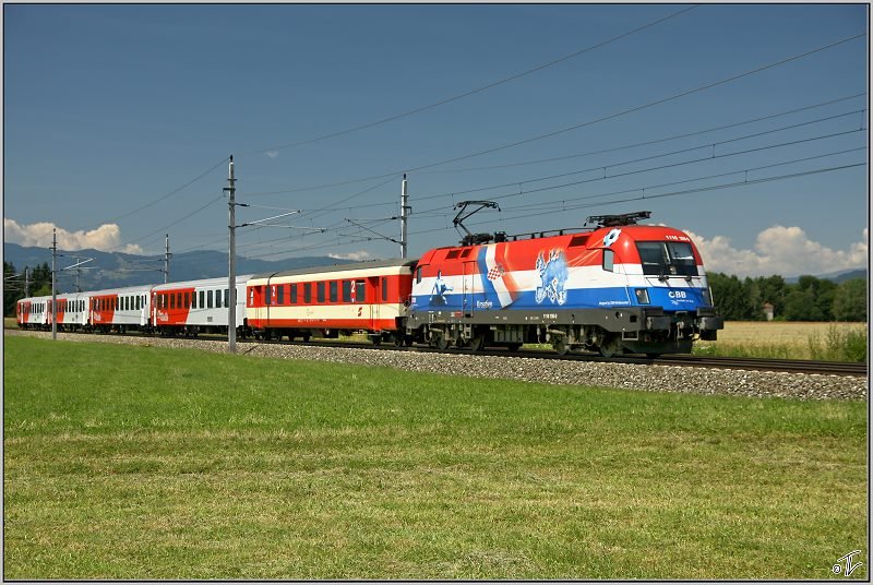 EM-Lok 1116 108 fhrt mit R 4212 von Zeltweg nach Bruck an der Mur.
Lind 6.7.2008