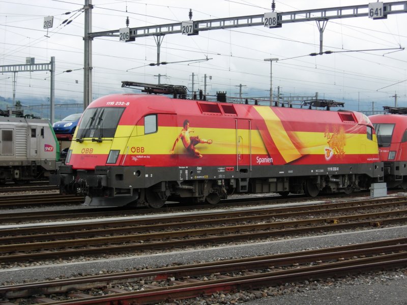 EM-Lok 1116 232 Spanien brachte den EC Vorarlberg von Wien West nach Zrich bis an die Grenze nach Buchs/SG. Buchs am 07.06.08