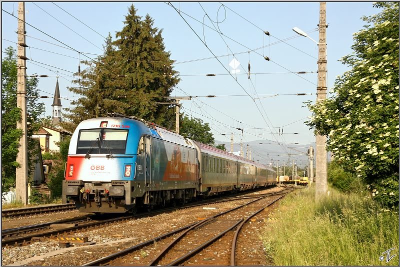 EM-Lok 1216 226 Tschechien fhrt mit EC 532  KELAG Energie Express  von Villach nach Wien Sd.
Zeltweg 26.05.2009