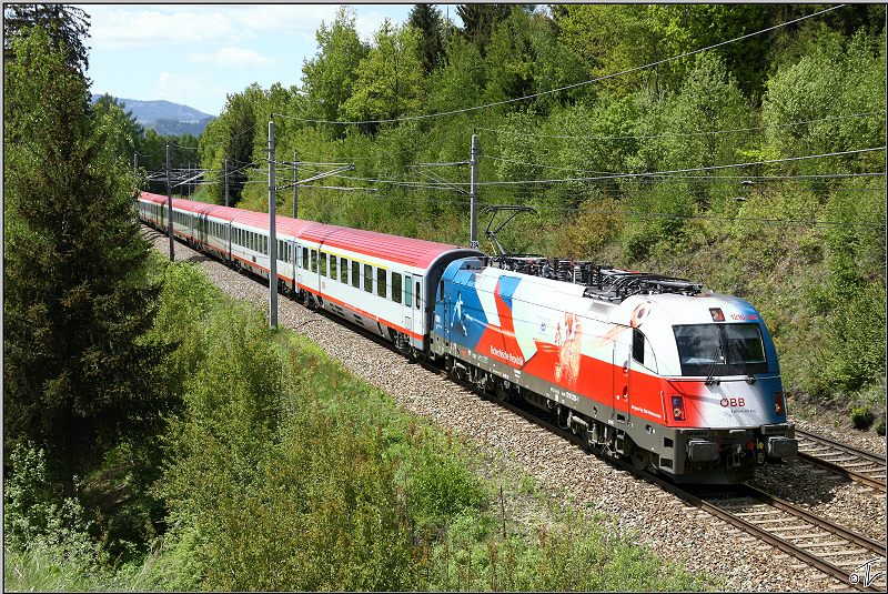 EM-Lok 1216 226 Tschechien fhrt mit IC 538 von Lienz nach Wien Sd.
Zeltweg 08.05.2009