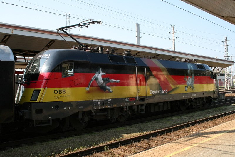 EM-Lok Deutschland (1116 036)am 27.04.2008, ca 09:55 angespannt beim BB Intercity 544 Fahrtrichtung Salzburg. Aufgenommen am Bahnhof Amstetten.