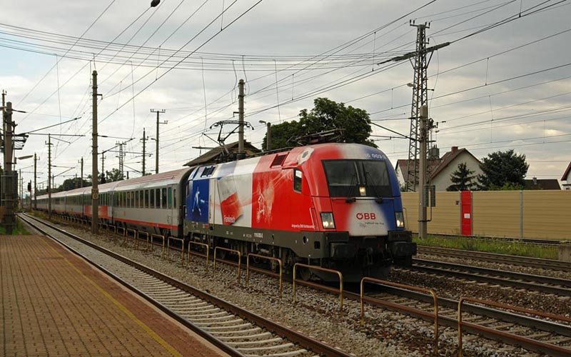 EM-Lok Frankreich 1116 003-3 durchfhrt den Bf Marchtrenk mit OEC568 Wien - Bregenz (21.07.2008)