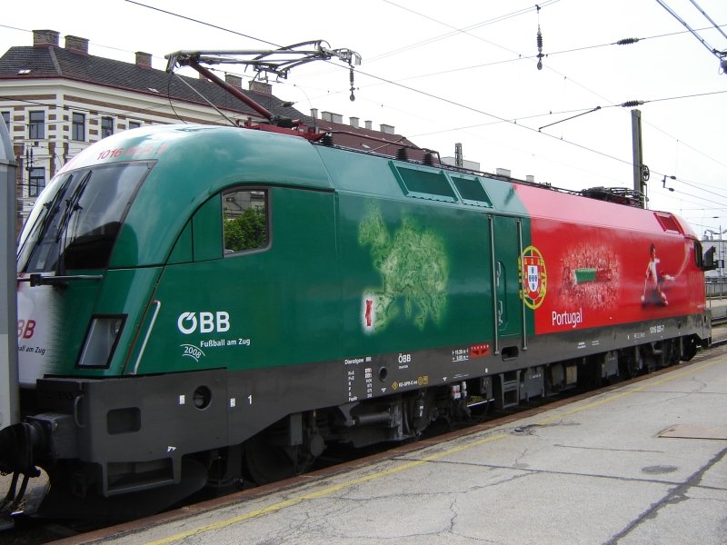 EM-Lok Portugal (1016 025)am 24.04.2008, ca 12:30 beim Bespannen des BB Intercity 642 am Wiener Westbahnhof. Hier die andere Seite.