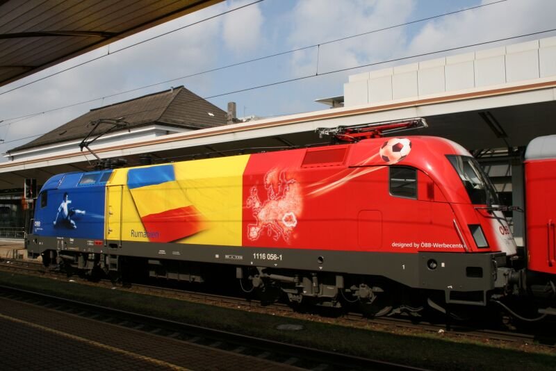 EM-Lok Rumnien (1116 056) am 05.04.2008 angespannt beim REX 1627 in Richtung Wien Westbahnhof.