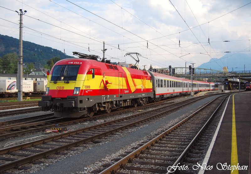 EM-Lok Spanien 1116 232-8 verlsst Salzburg Hbf. mit BB IC 649  ALPENKONVENTION  Innsbruck Hbf. - Wien-Westbahnhof in nrdlicher Richtung (sterreichurlaub 09.08.09)