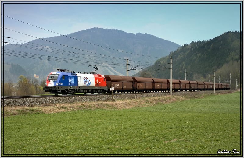 EM-Taurus 1116 003 Frankreich fhrt mit einem Erzzug von Spielfeld nach Donawitz.Nun ist auch meine EM-Lok Sammlung komplett ;-)
Niklasdorf 12.4.2008