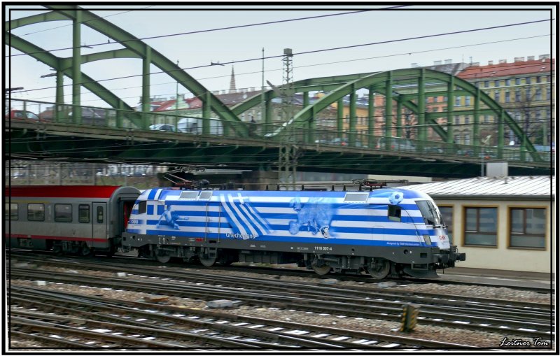 EM Taurus 1116 007 Griechenland fhrt mit IC 545 in Wien West ein.
14.12.2007