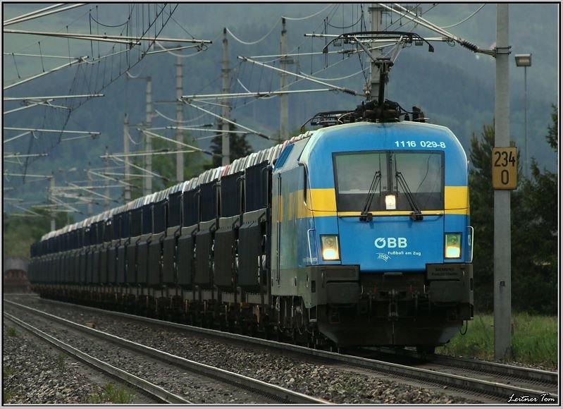 EM-Taurus 1116 029 Schweden fhrt mit Gterzug 49585 in Richtung Villach.
Zeltweg 18.05.2008