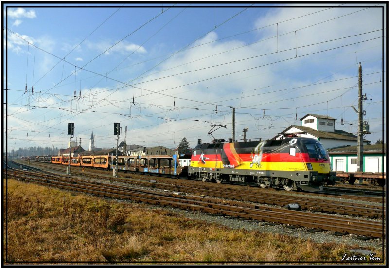 EM Taurus 1116 036 Deutschland fhrt mit einem Gterzug von Krnten kommend in Richtung Wien.
Fotografiert in Knittelfeld 2.12.2007