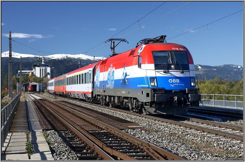 EM Taurus 1116 108 Kroatien f�hrt mit IC 534  von Villach nach Wien.Hier zu sehen auf der P�lsbr�cke in Zeltweg mit dem ehem.Dampfkraftwerk der �DK im Hintergrund.
6.10.2008
