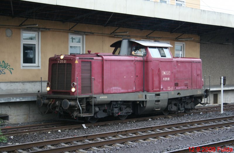 EMN V211 01 bei str�mendem Regen am 12.9.2008 in Fulda.
