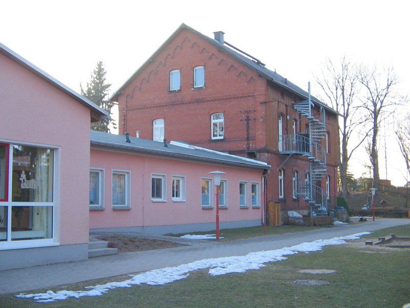 Empfangsgebude des ehemaligen Bahnhof Sayda von der Gleisseite aus gesehen. 18.02