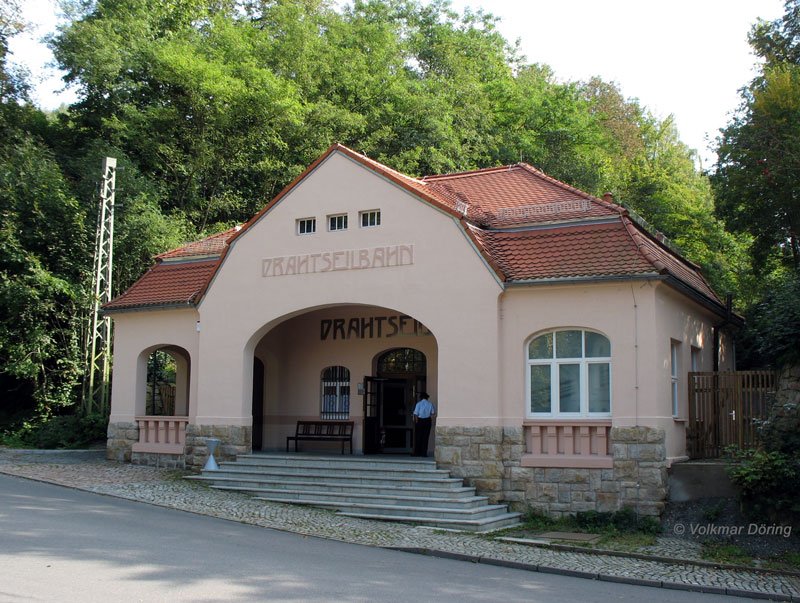 Empfangsgebäude der Talstation Erdmannsdorf - 30.09.2006
