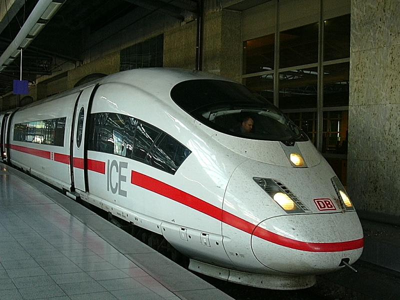 En ICE3-M (Baureihe 406) in Brssel-Midi. Der Zug kamm von Frankfurt/Main, er hielt in Frankfurt(M) Flughafen Fernbahnhof, Kln Hbf, Aachen Hbf und Liege-Guillemins.   