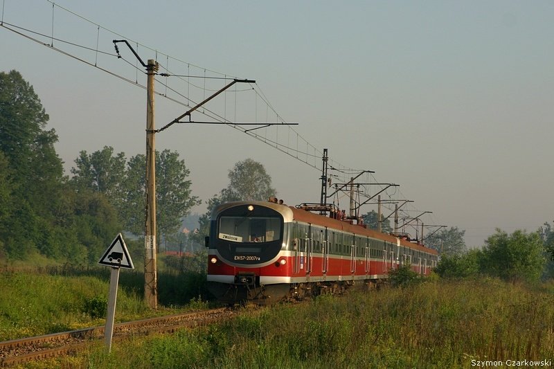 EN57-2007 und EN57-2034 als Personenzug nach Zwardoń, Wilkowice am 12.06.2007r.