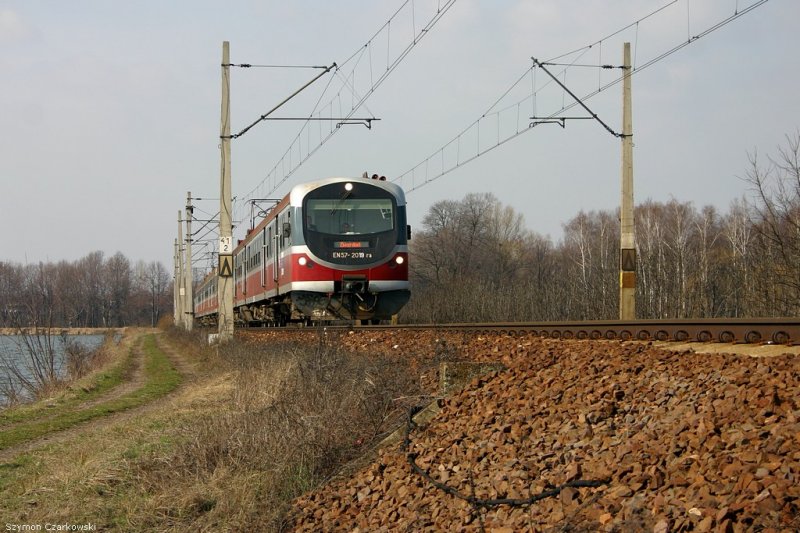 EN57-2019 als Personenzug nach Zwardoń in Goczałkowice am 11.03.2007