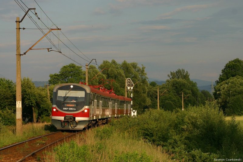 EN57-2063 als Personenzug nach Katowice, Łodygowice am 19.06.2007