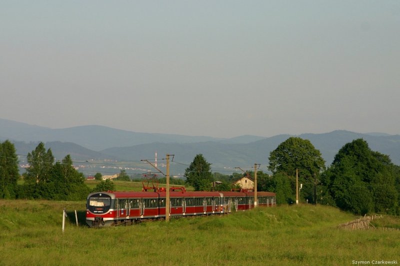 EN57-2063 und EN57-20xx in Wilkowice am 08.06.2007