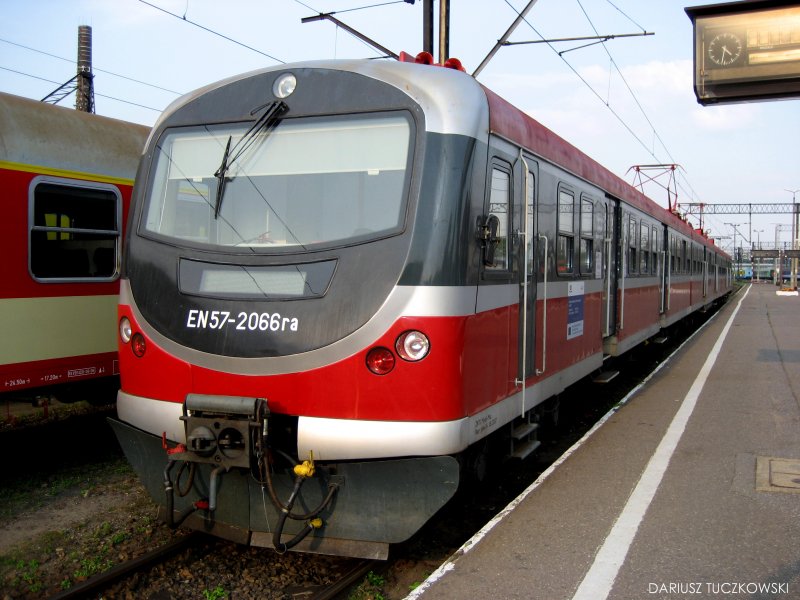 EN57-2066 am 25.09.2007 im Hauptbahnhof Bydgoszcz.