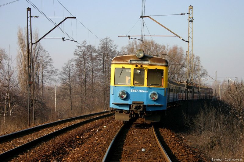 EN57-984 und EN57-1001 als Personenzug nach Katowice, Czechowice-Dziedzice am 17.02.2007