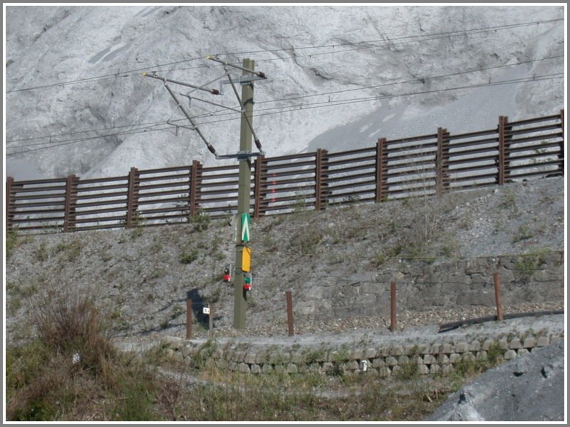 Ende der Langsamfahrstelle bei der Steinschlagstelle in Valendas-Sagogn. (17.04.2007)